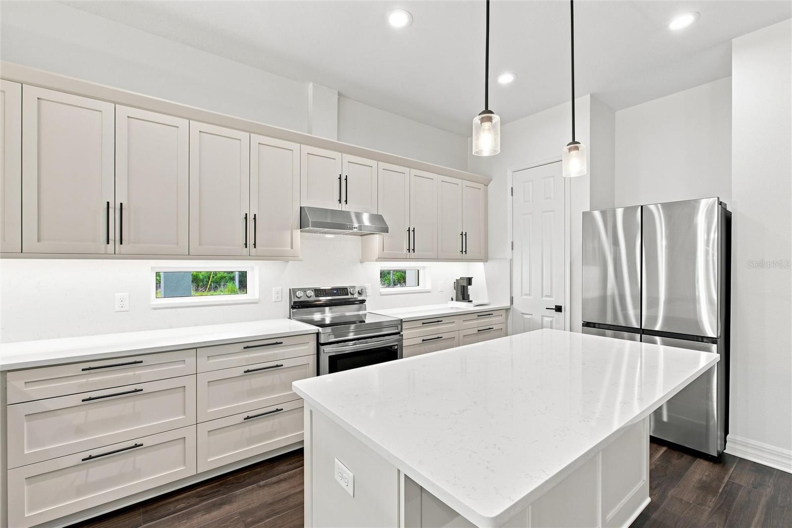 A4702274 Property Photo