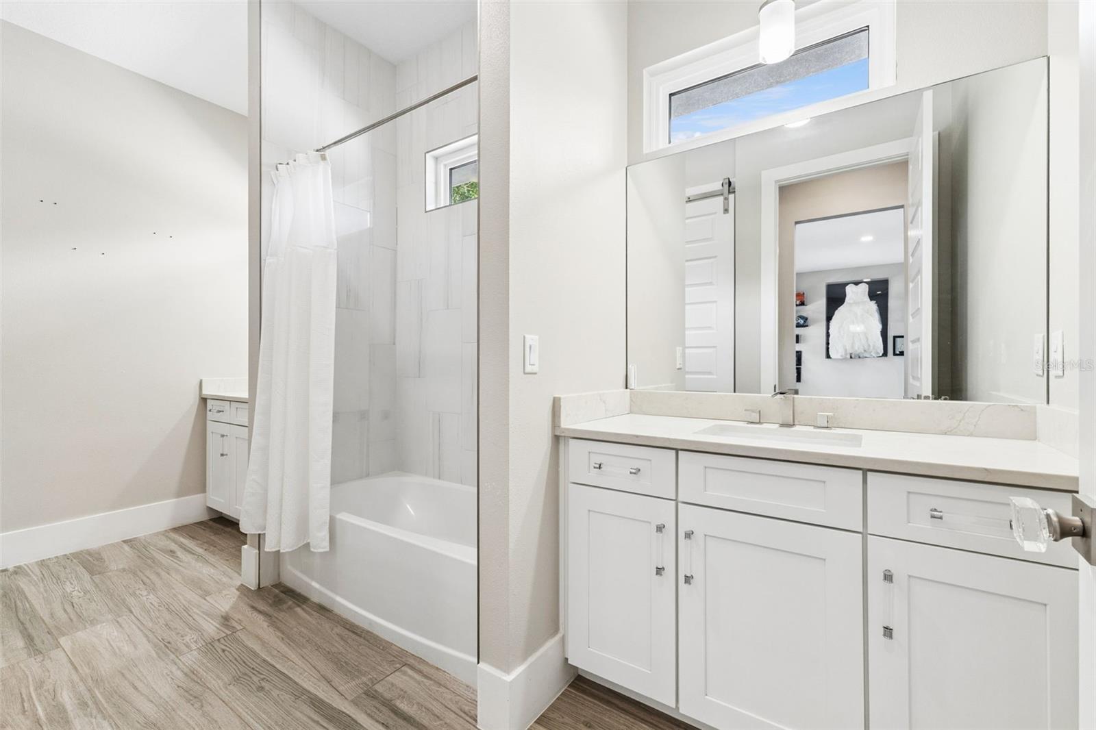 O6432145 Property Photo