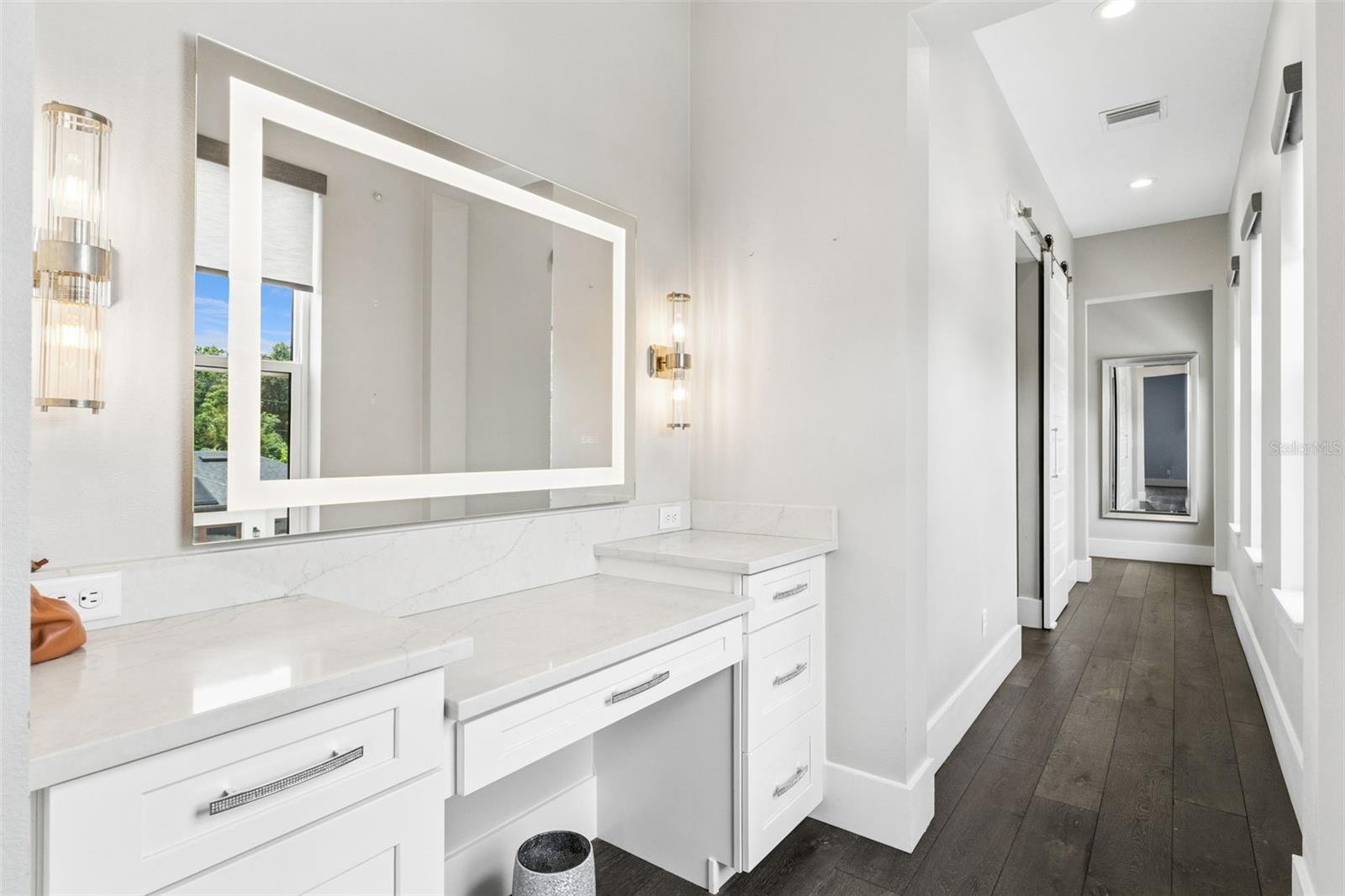 O6432145 Property Photo