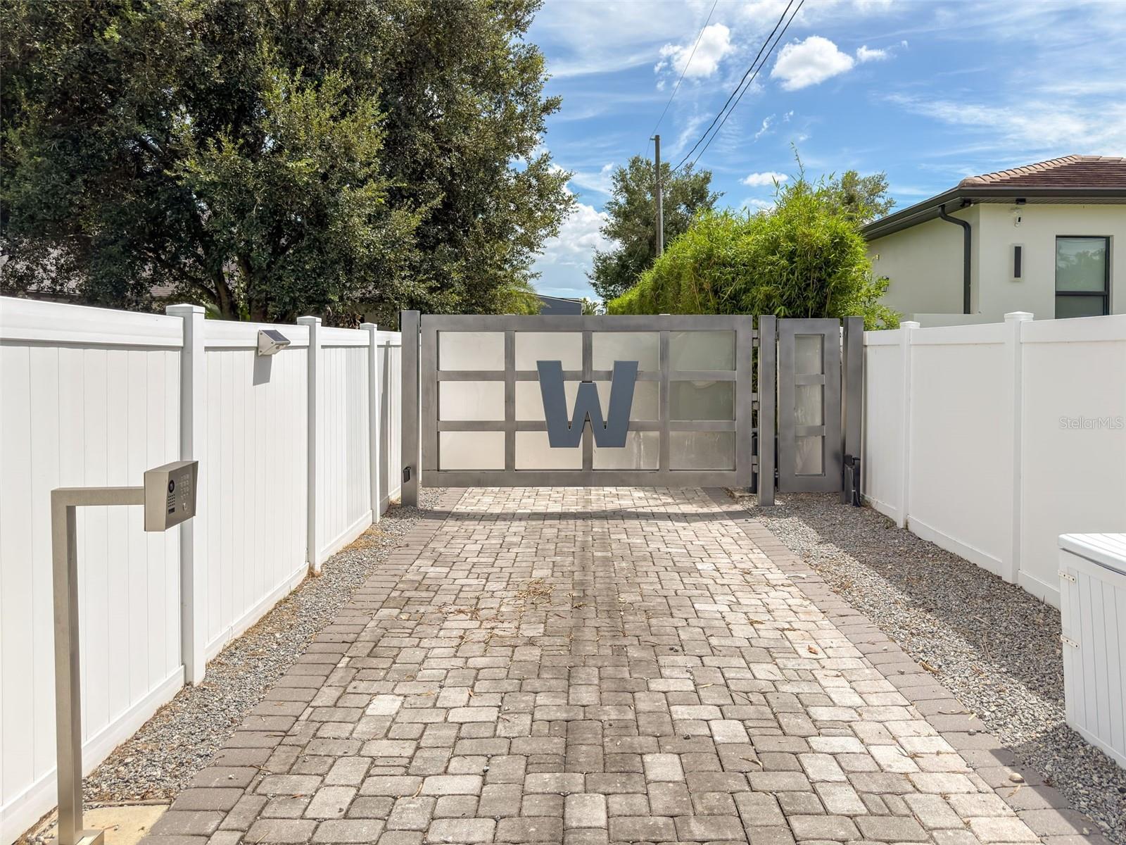 O6432145 Property Photo