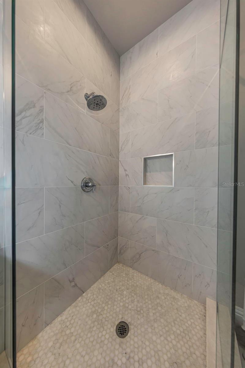 O6432620 Property Photo
