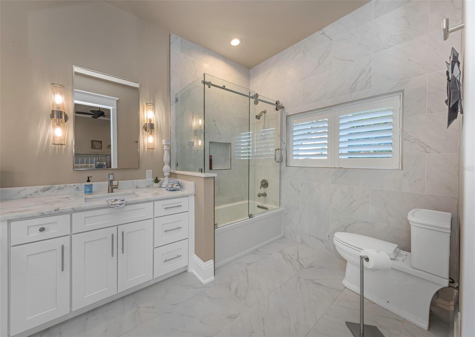 O6432620 Property Photo