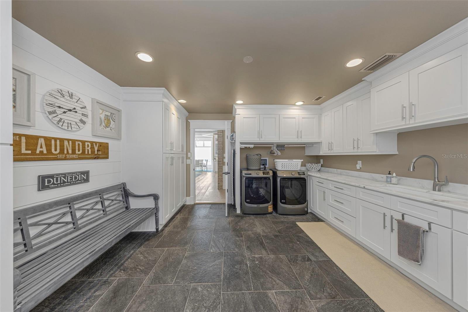 O6432620 Property Photo