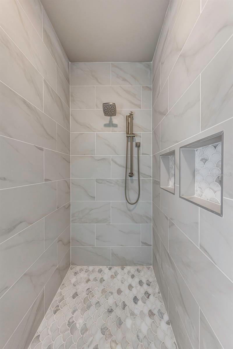 O6432620 Property Photo