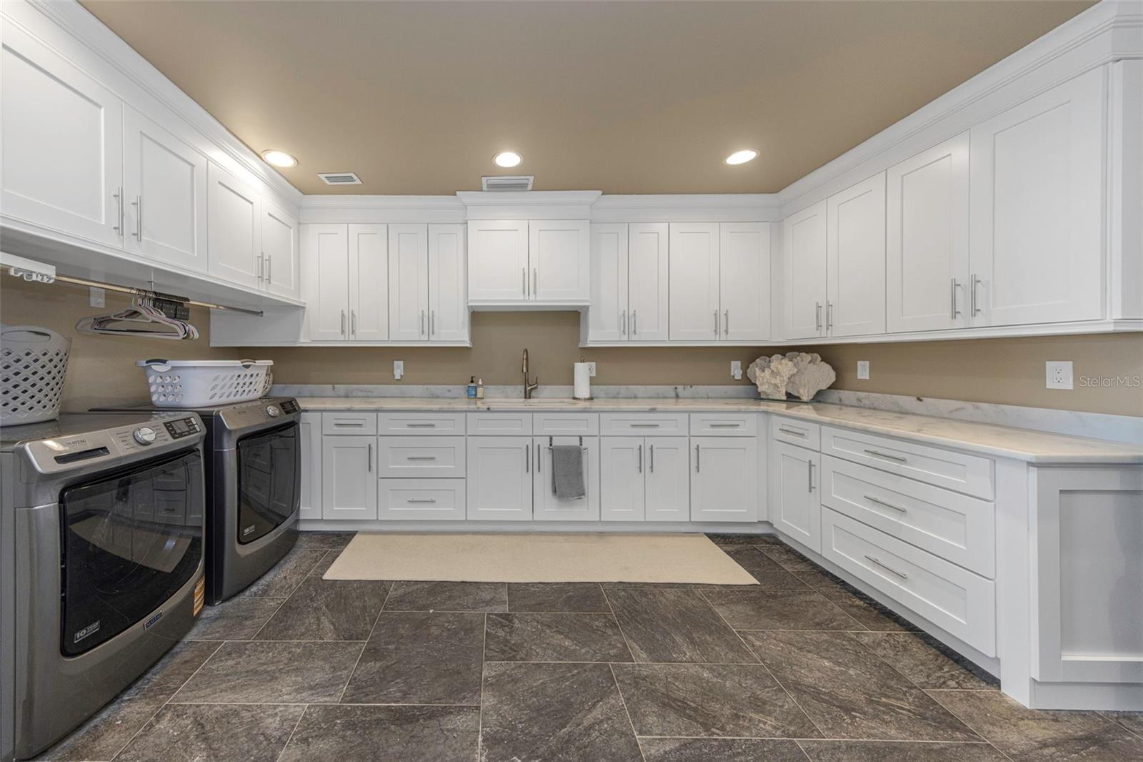 O6432620 Property Photo