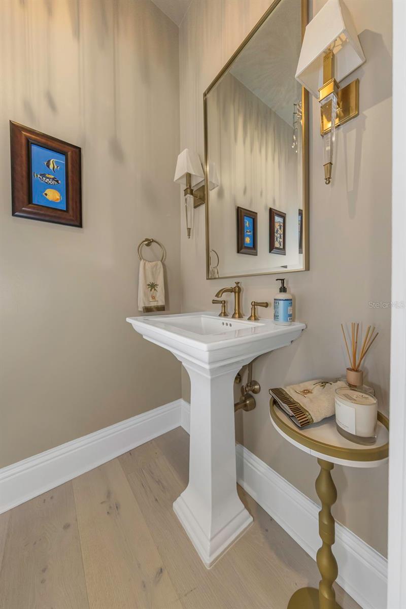 O6432620 Property Photo