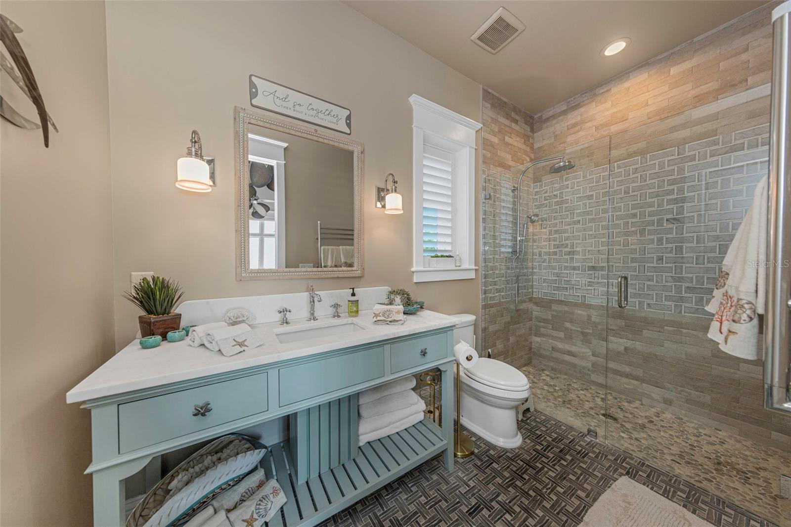 O6432620 Property Photo