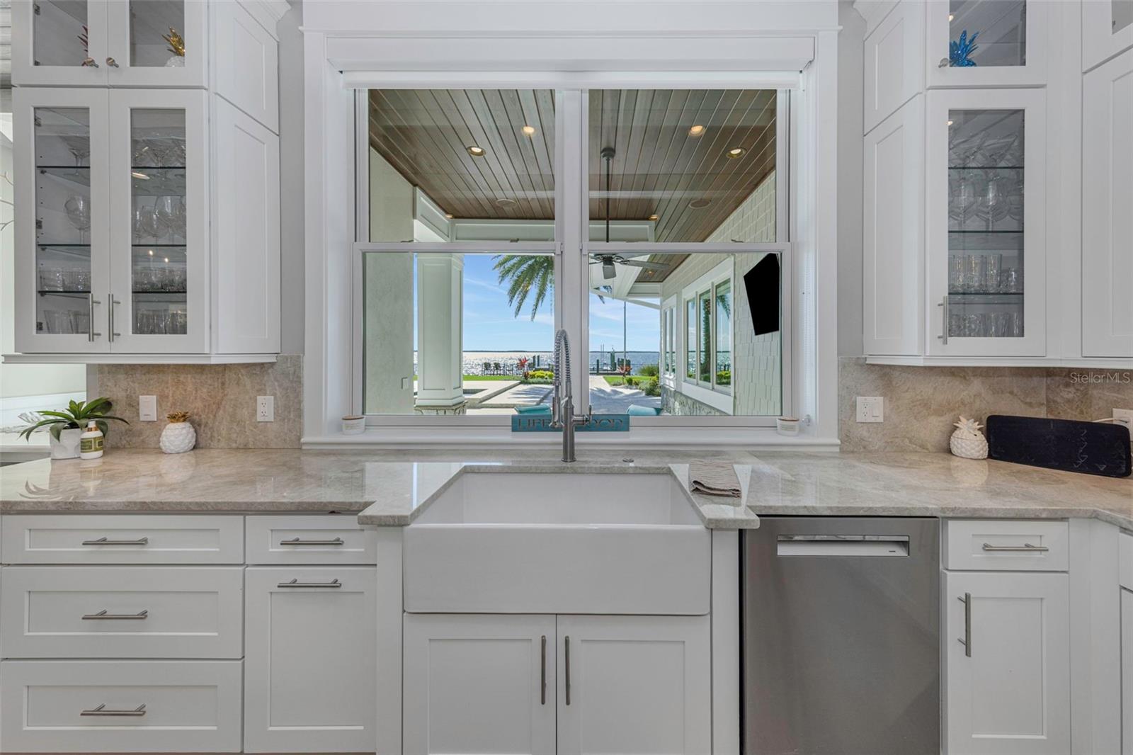 O6432620 Property Photo