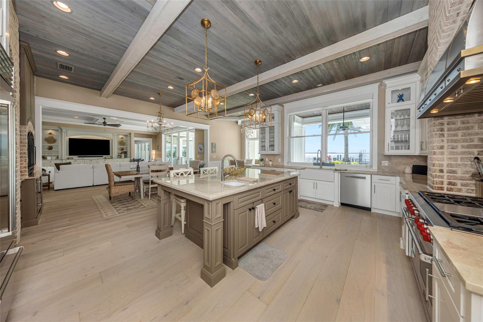 O6432620 Property Photo