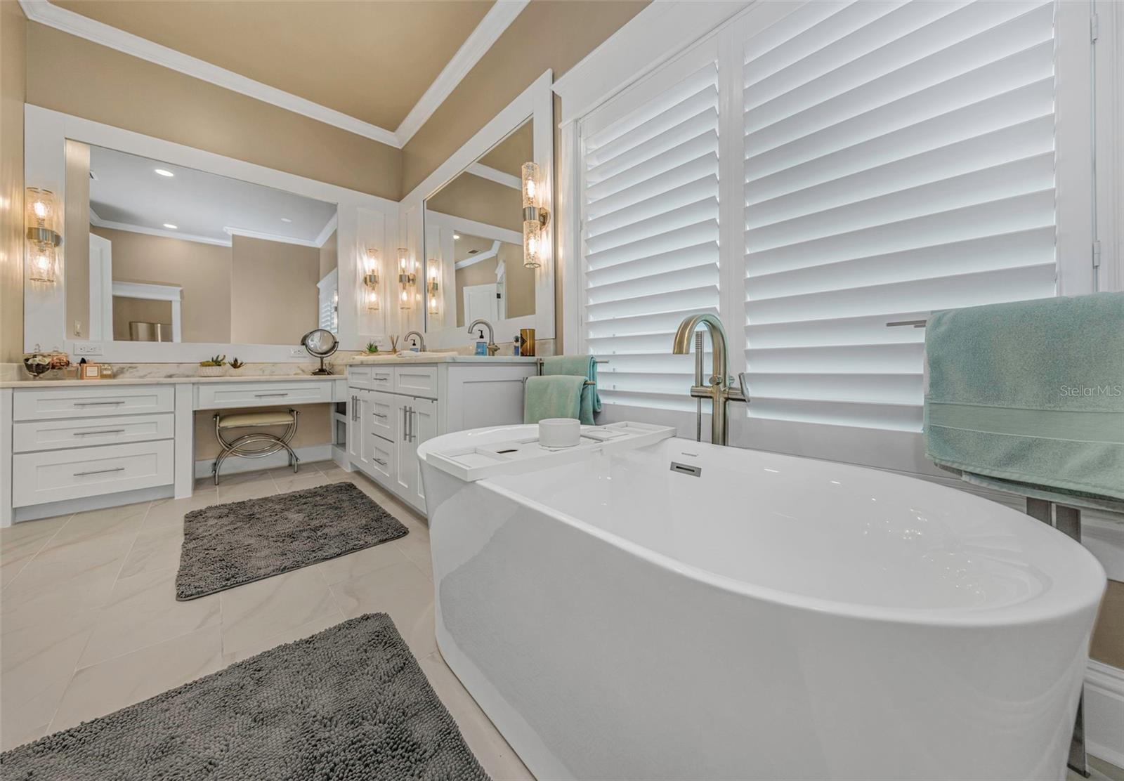 O6432620 Property Photo