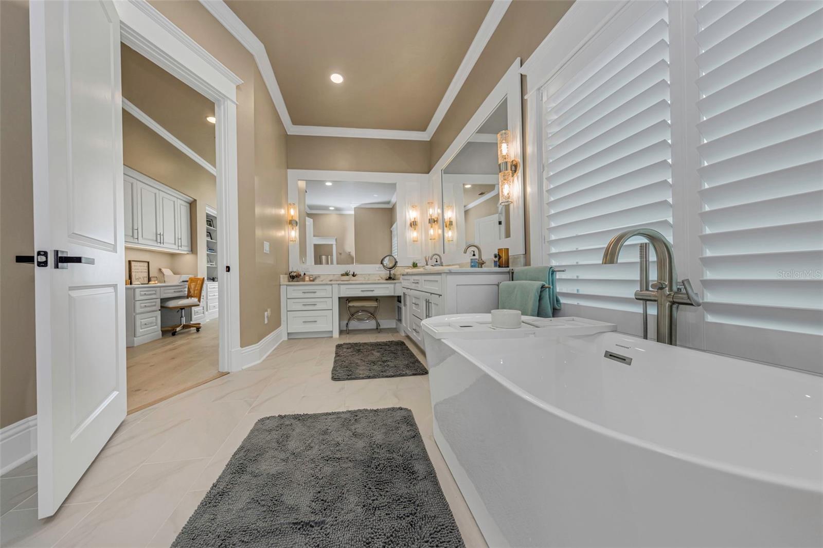 O6432620 Property Photo