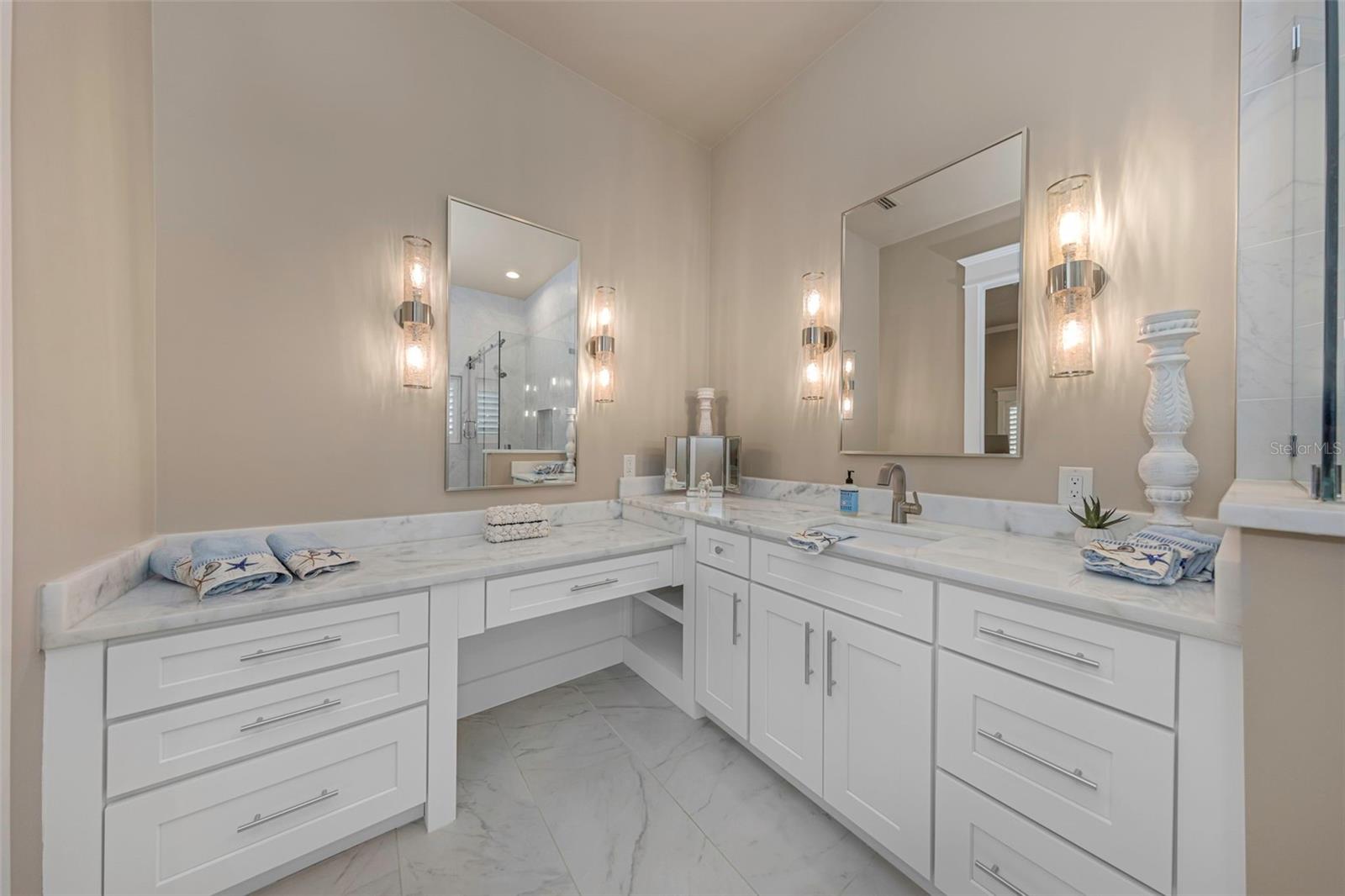O6432620 Property Photo