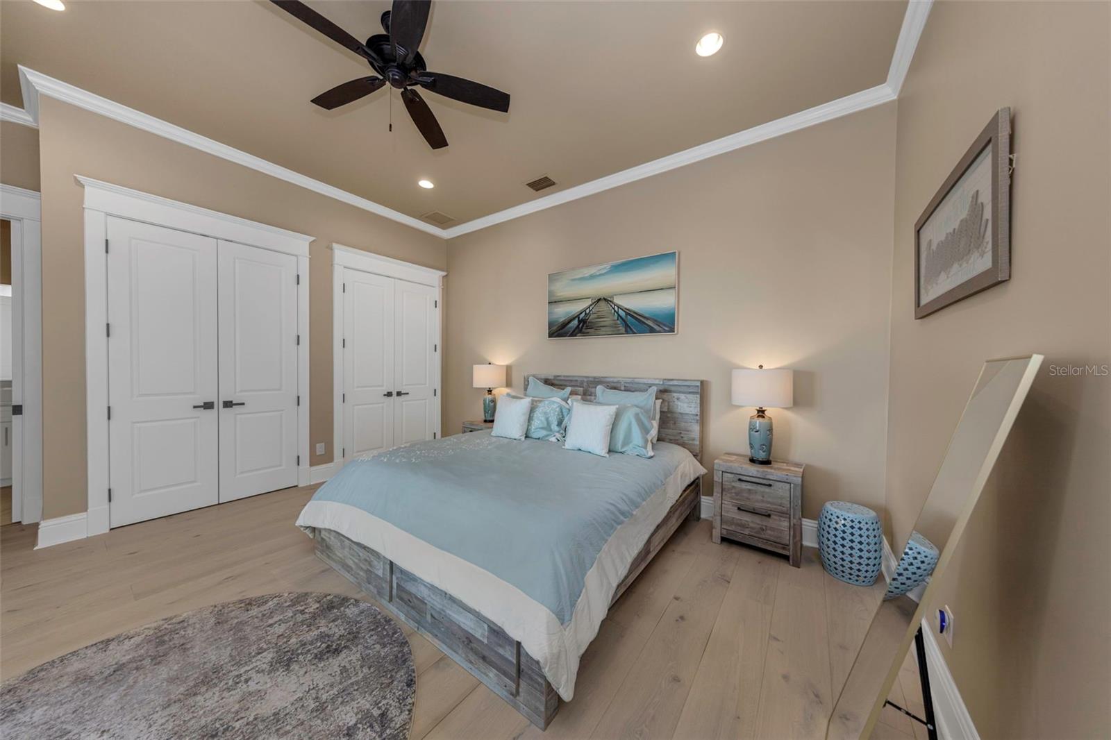 O6432620 Property Photo