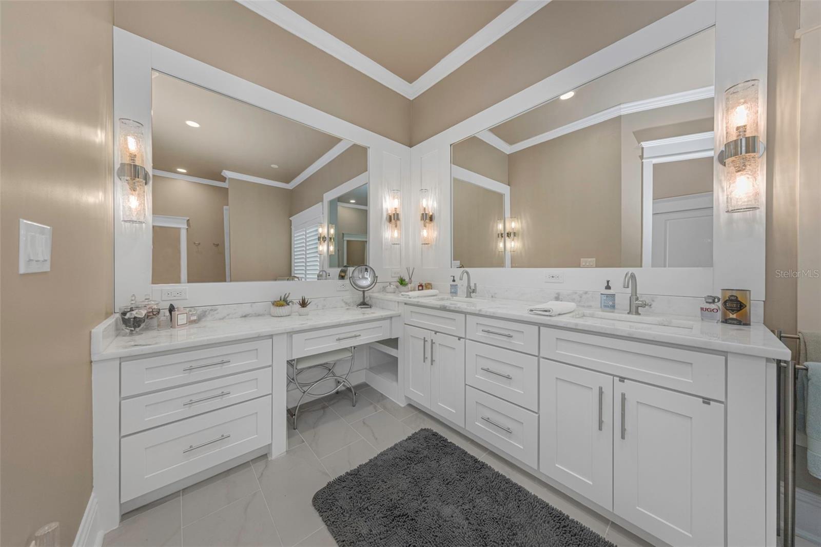 O6432620 Property Photo