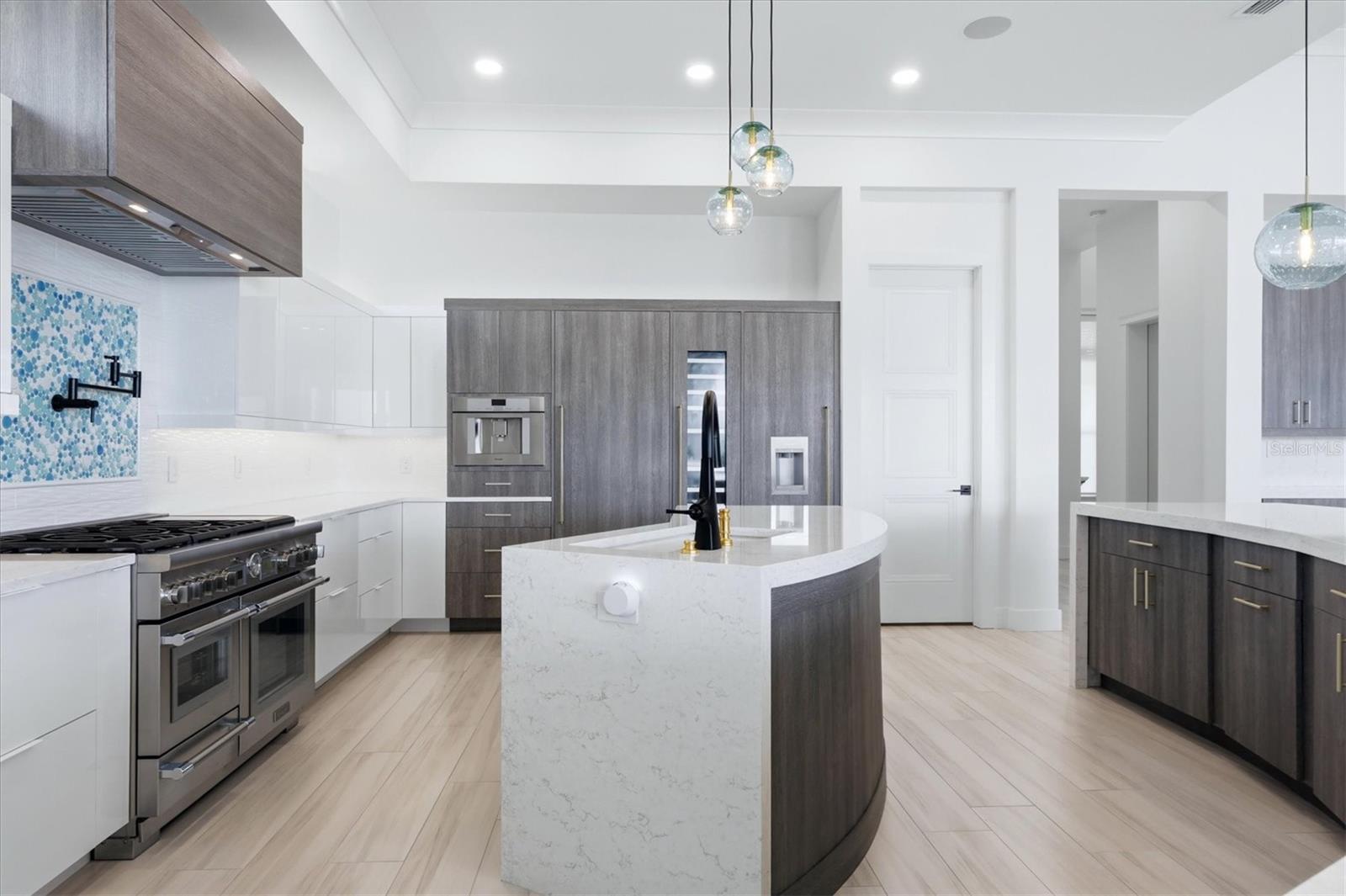 A4702873 Property Photo