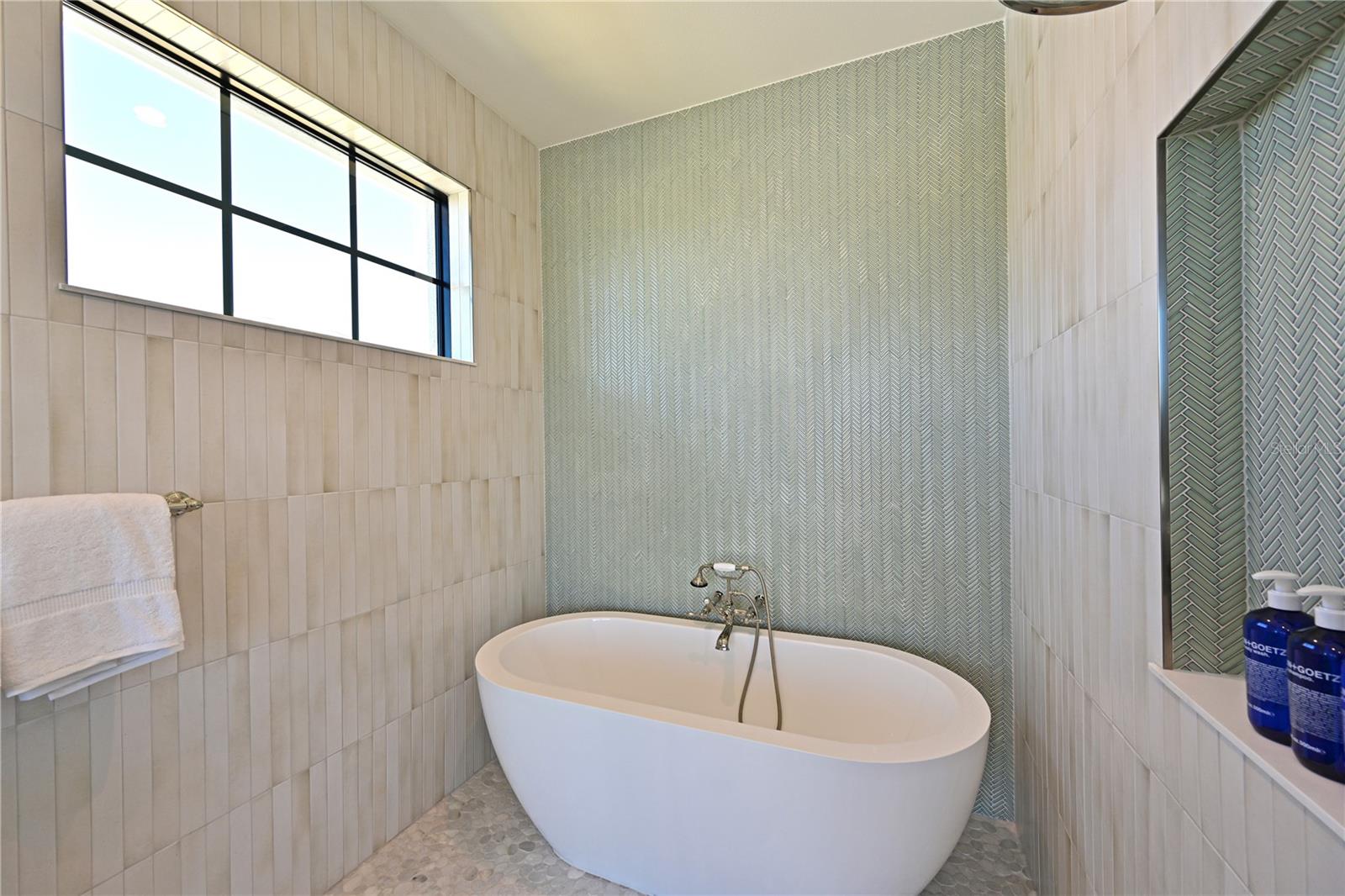 A4702886 Property Photo