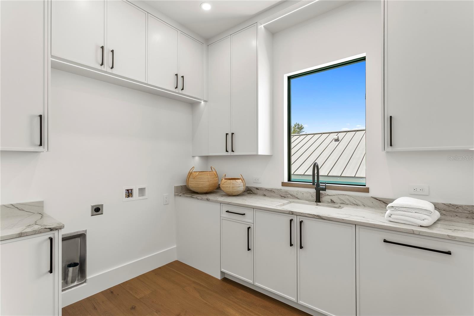 TB8538698 Property Photo