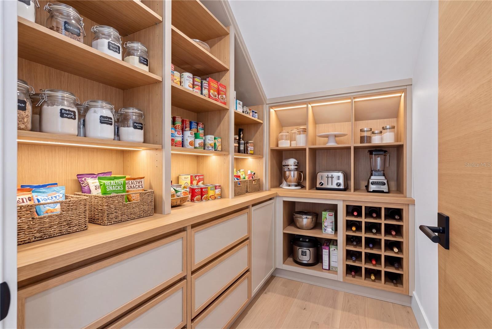 A4703037 Property Photo