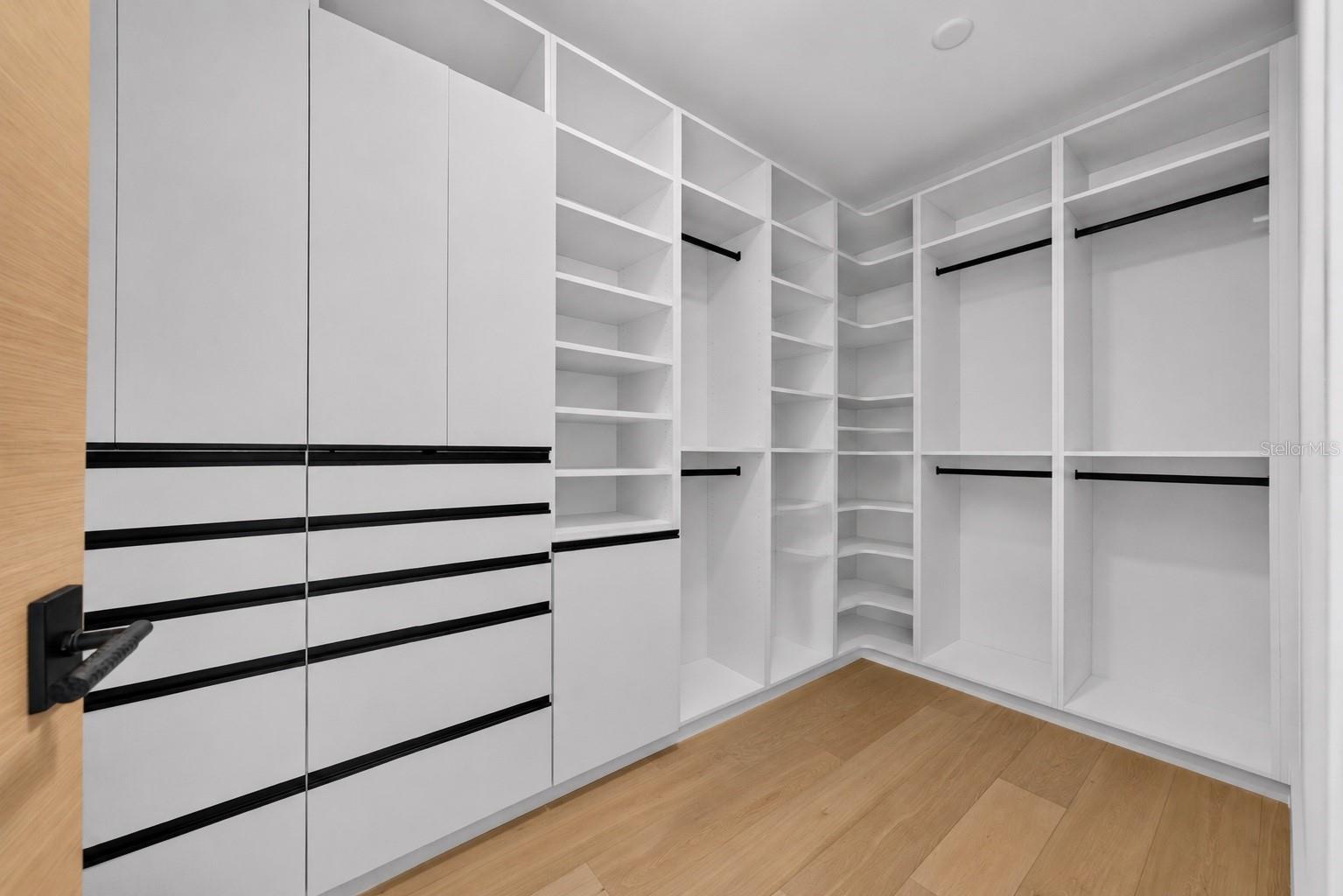 A4703037 Property Photo
