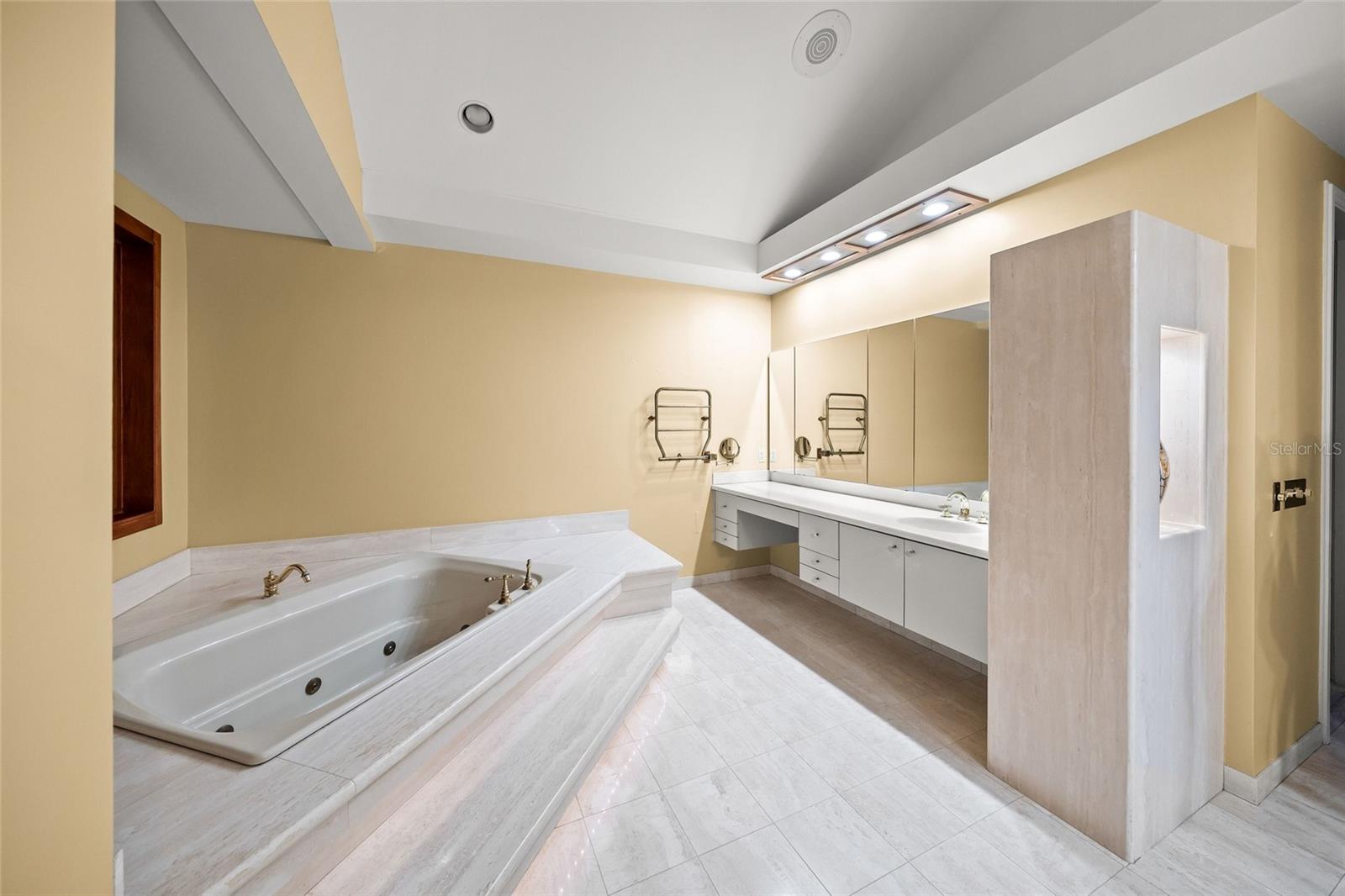 A4703378 Property Photo