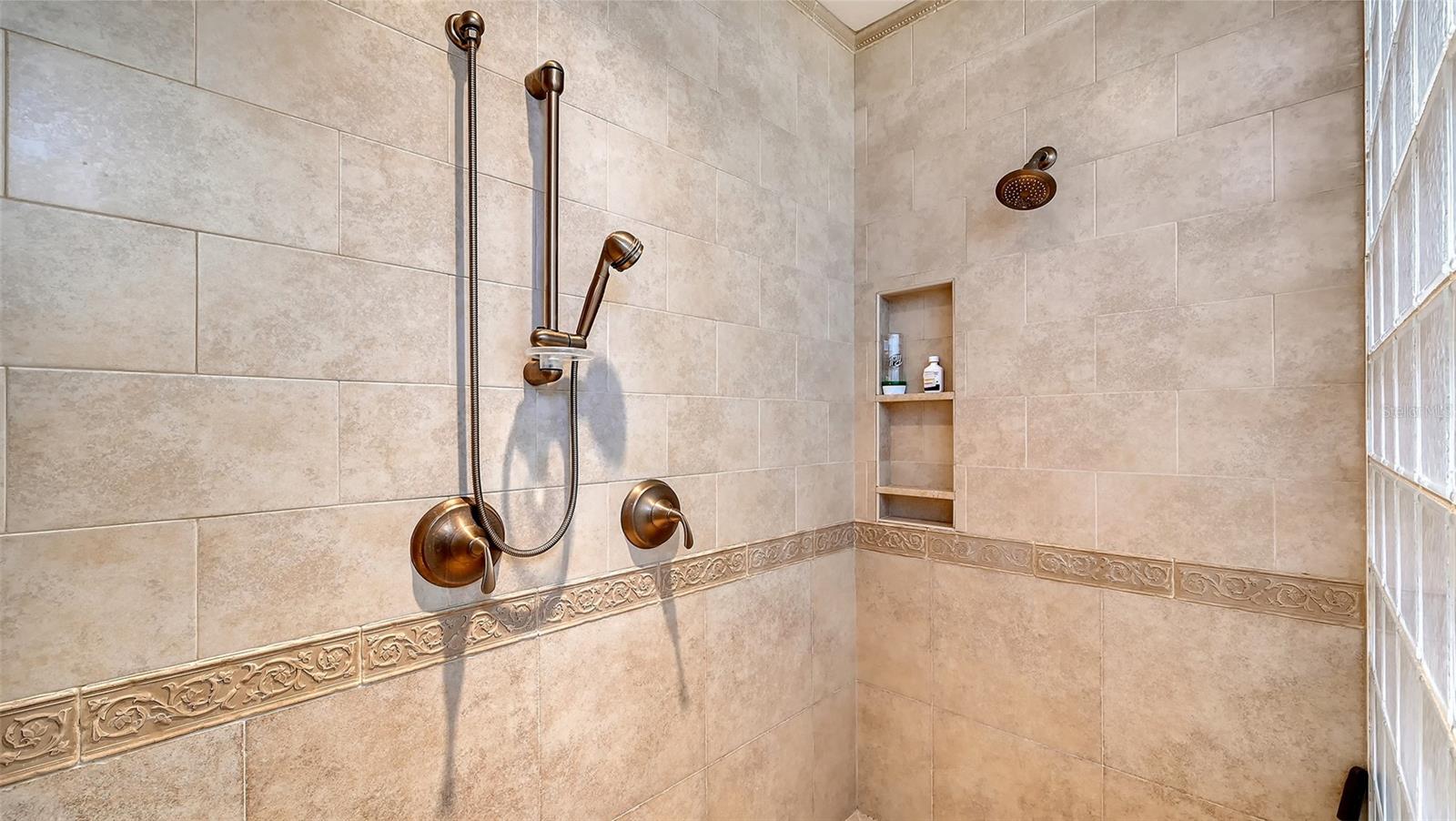 A4703507 Property Photo