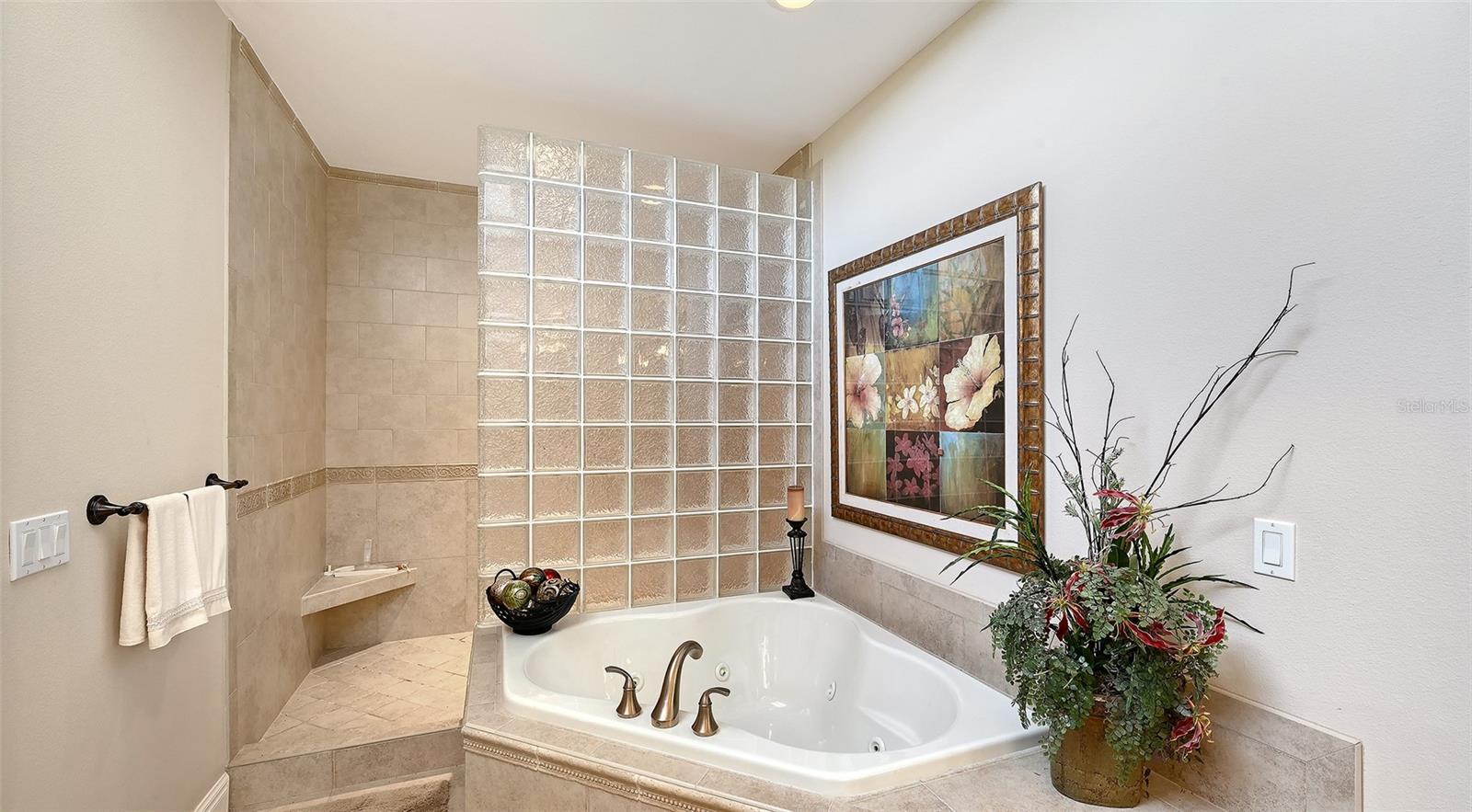 A4703507 Property Photo