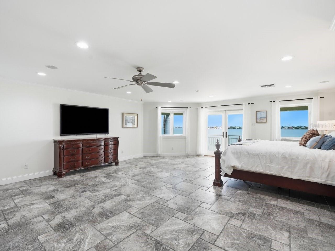 TB8541449 Property Photo