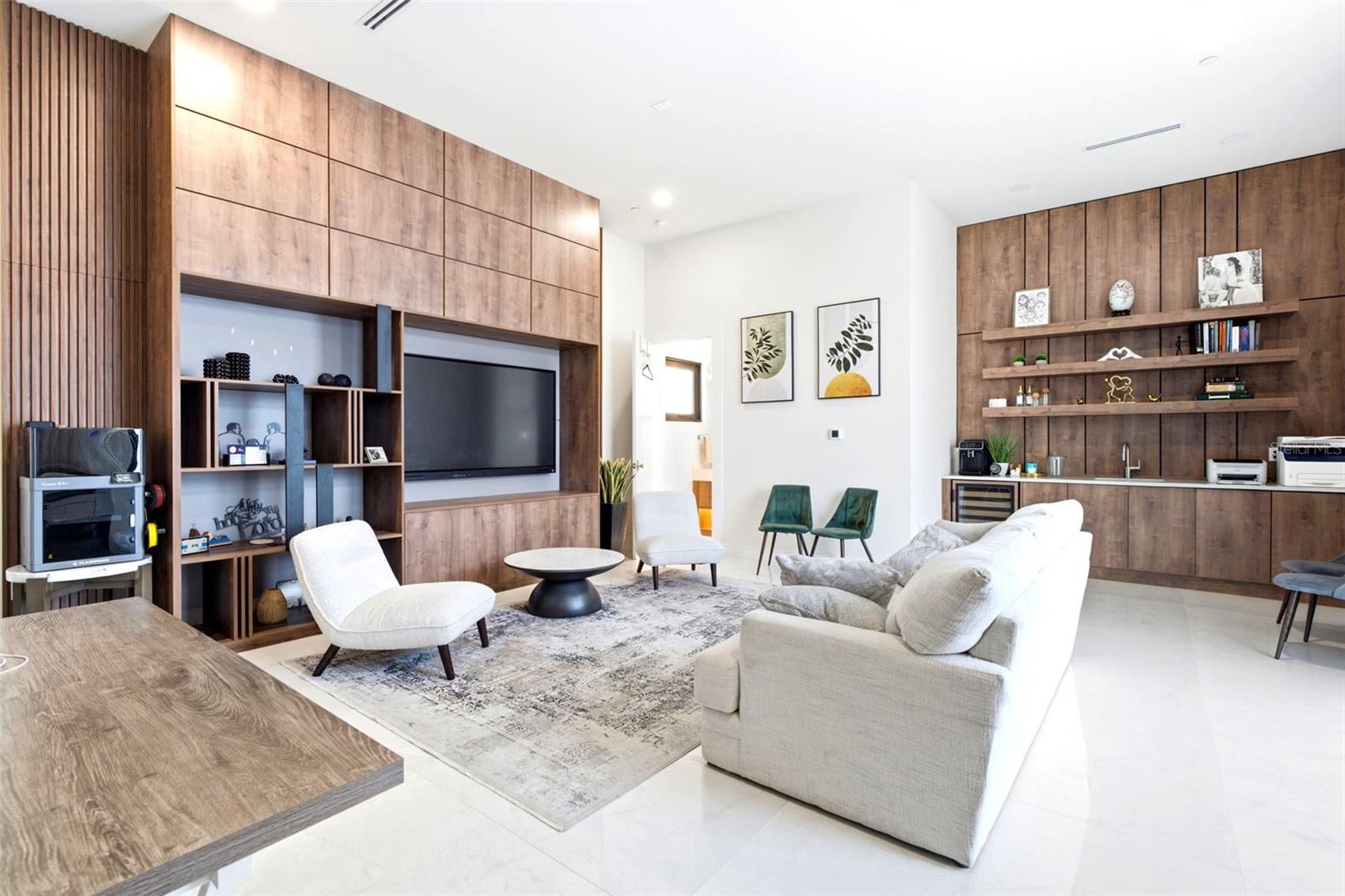 O6436240 Property Photo