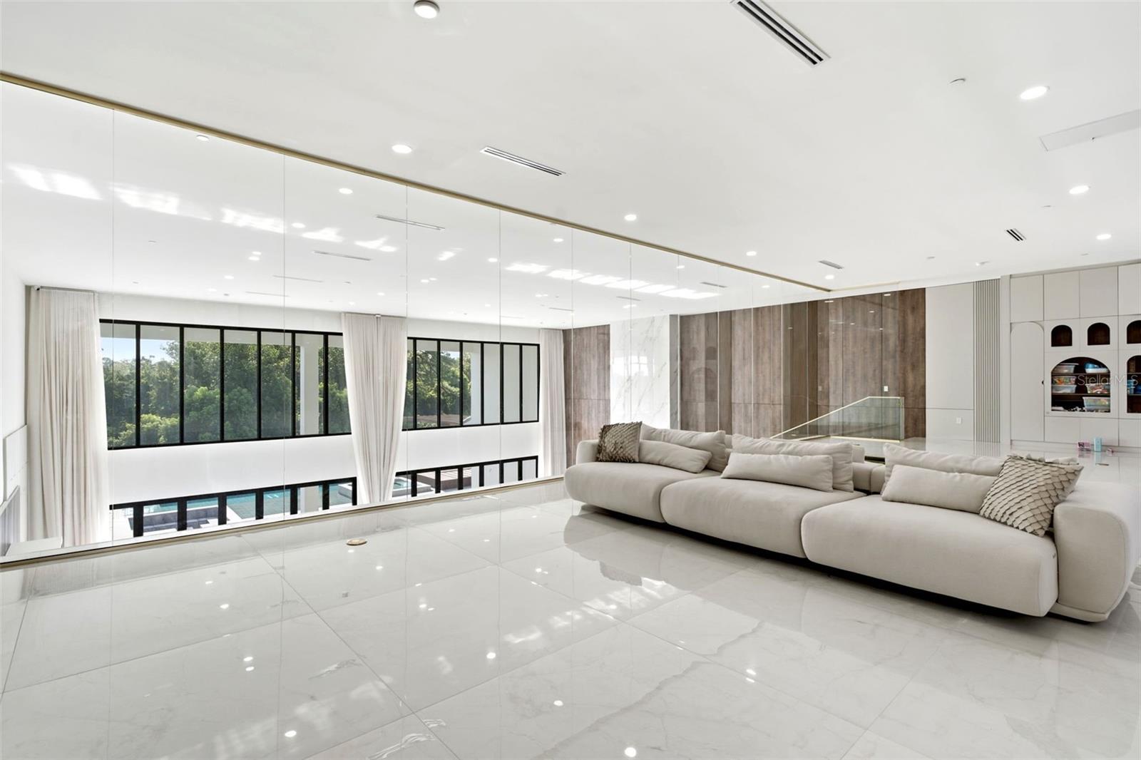 O6436240 Property Photo