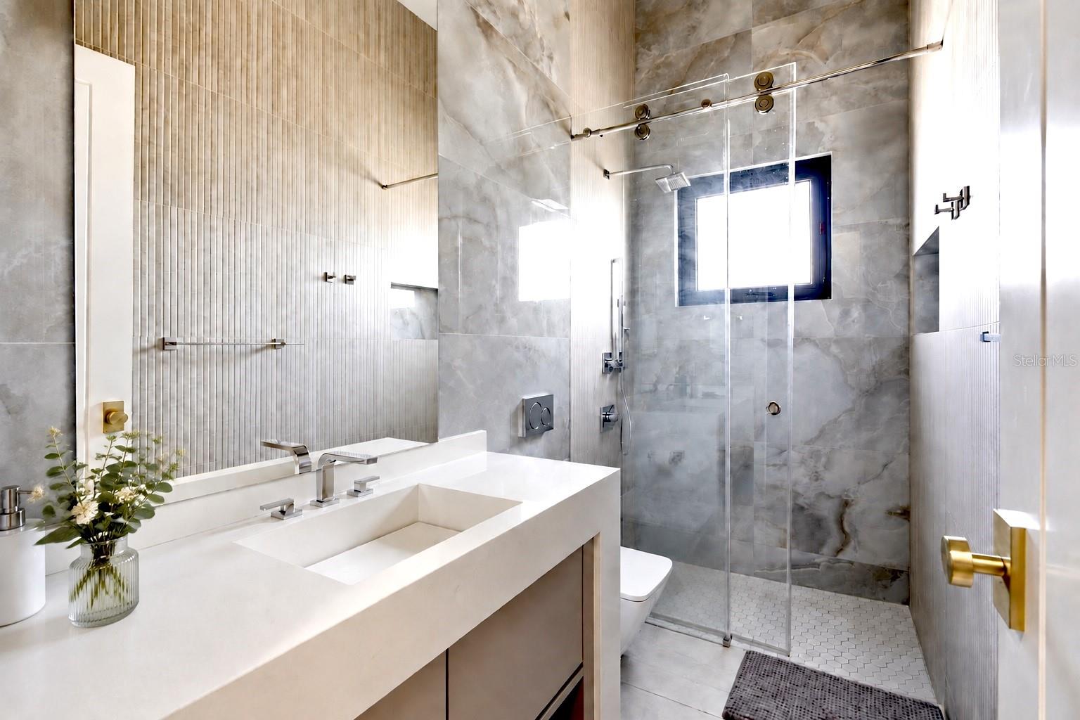 O6436240 Property Photo