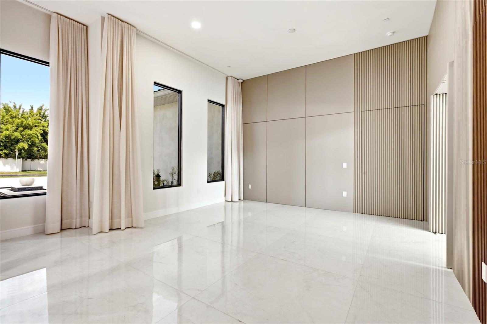 O6436240 Property Photo