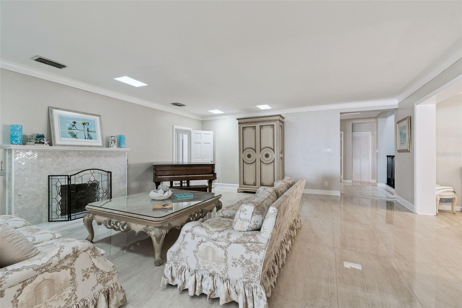 TB8542071 Property Photo