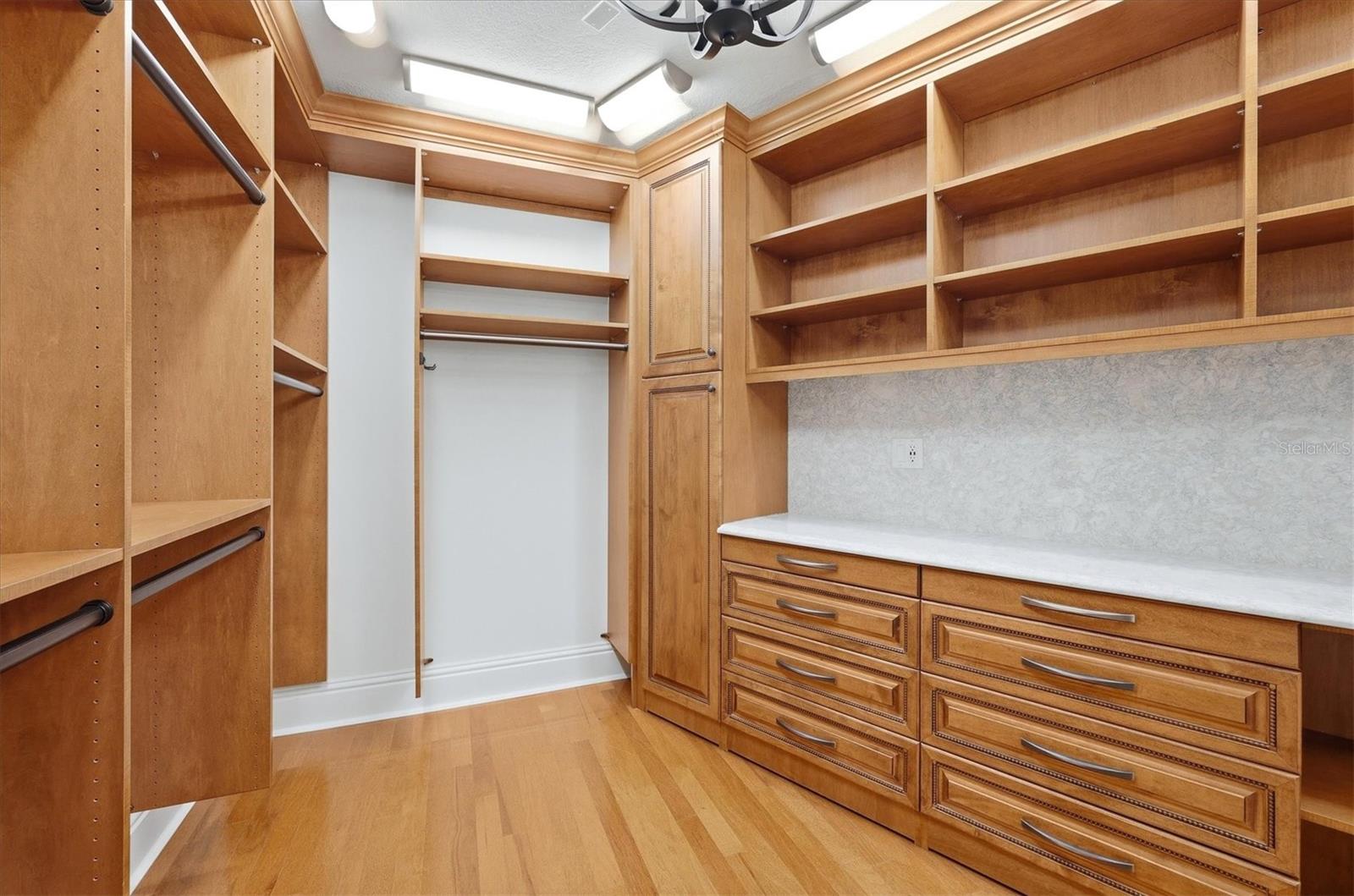 A4703976 Property Photo