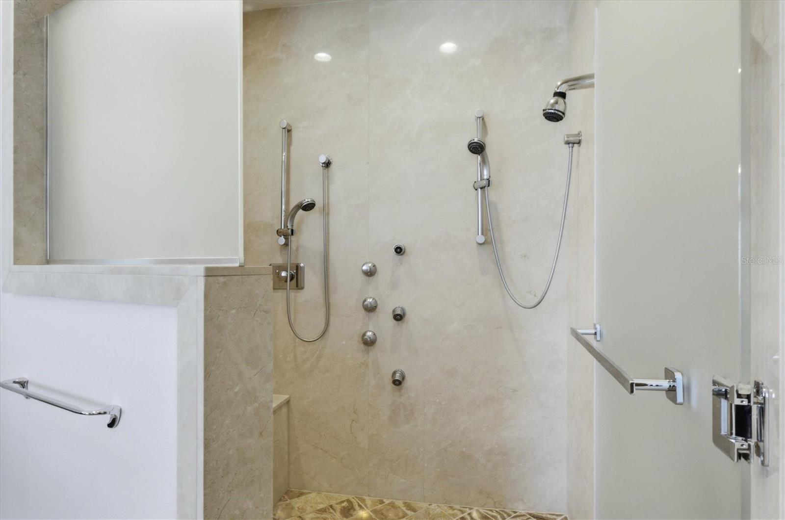 A4703976 Property Photo
