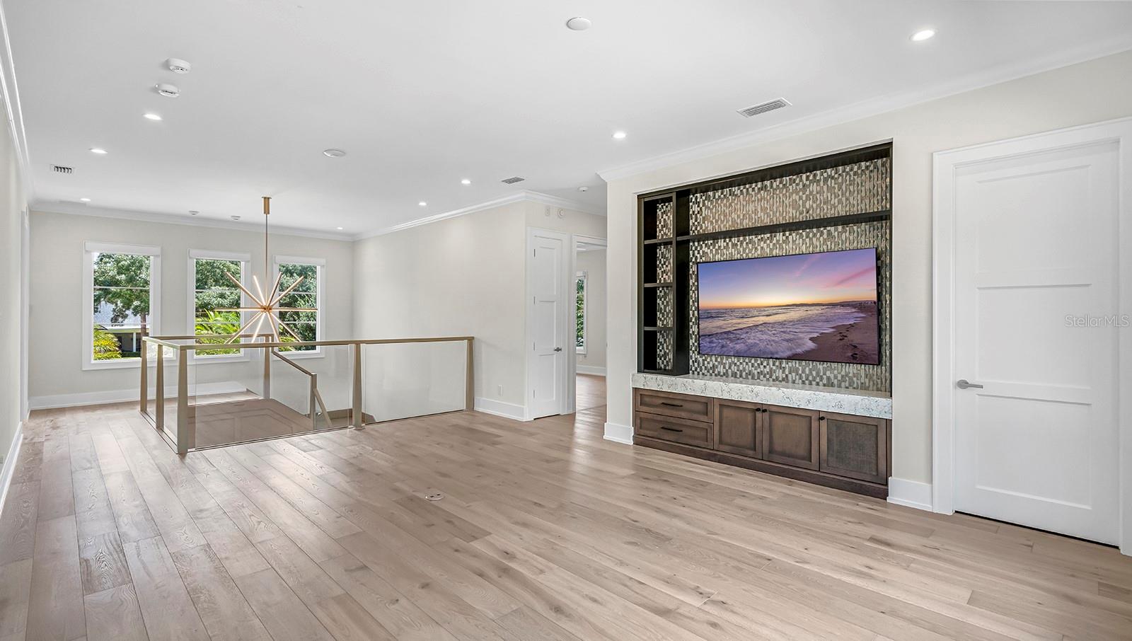 O6437917 Property Photo