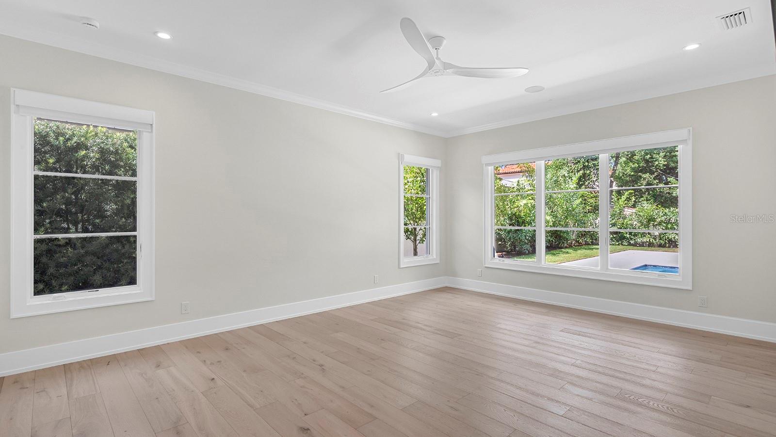 O6437917 Property Photo
