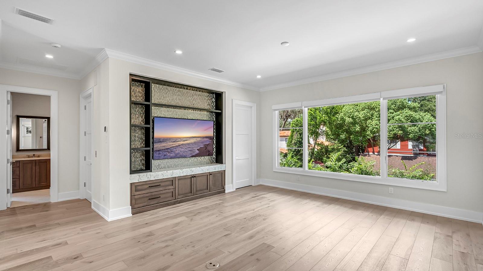 O6437917 Property Photo