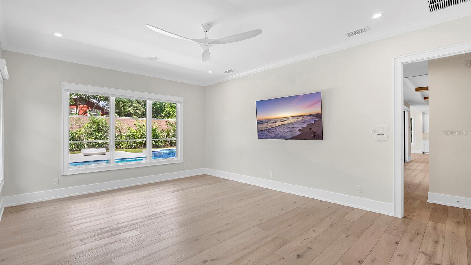 O6437917 Property Photo