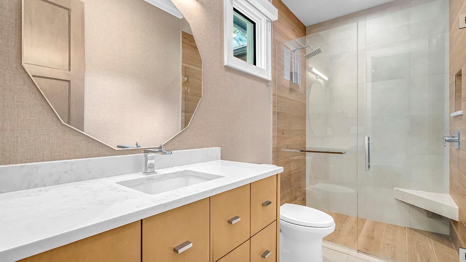 O6437917 Property Photo