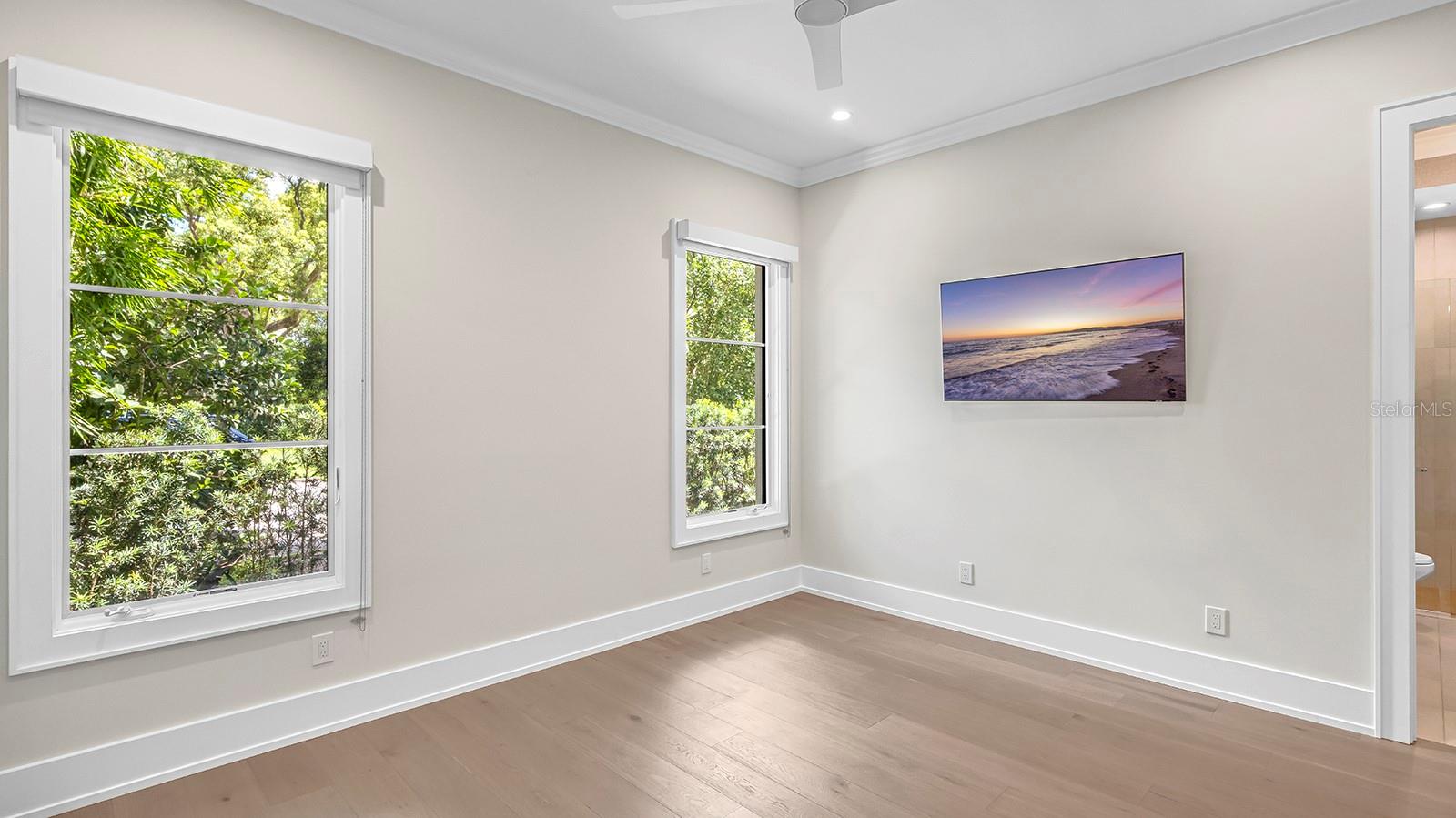 O6437917 Property Photo