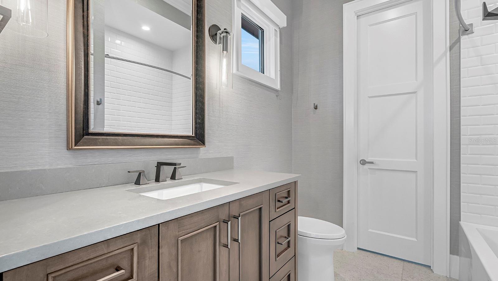 O6437917 Property Photo