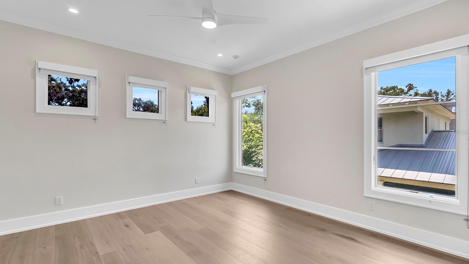 O6437917 Property Photo