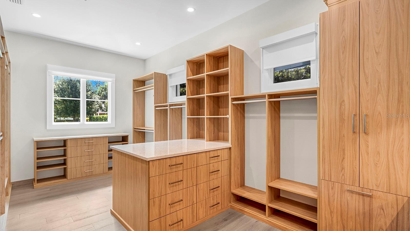O6437917 Property Photo