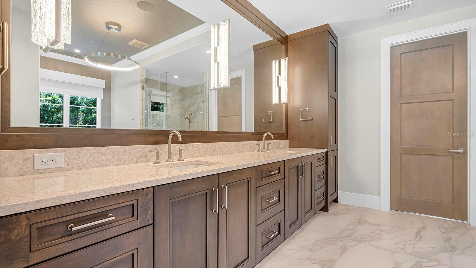 O6437917 Property Photo