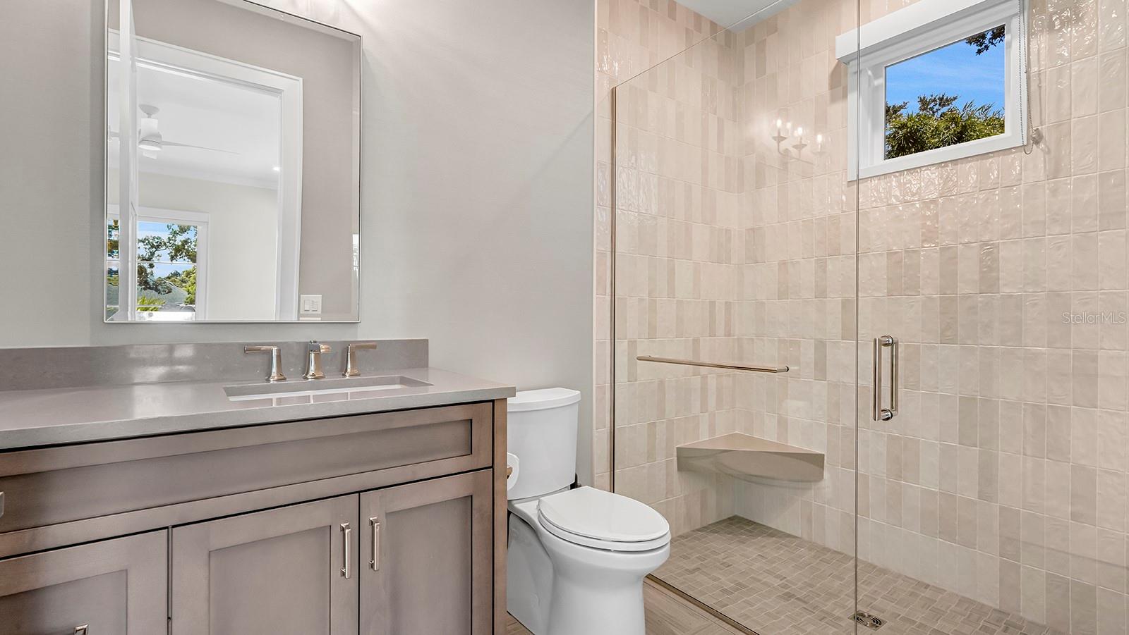 O6437917 Property Photo