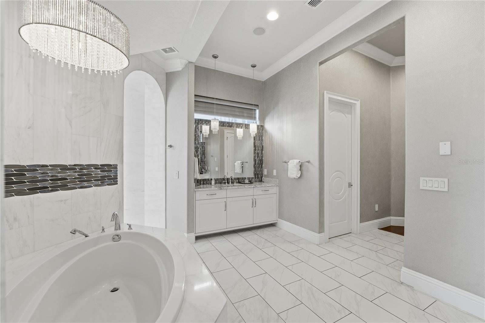 O6438655 Property Photo