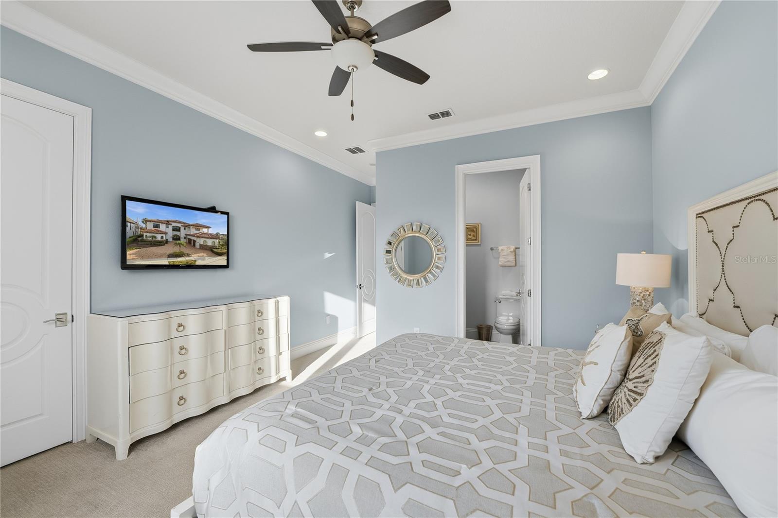 O6438655 Property Photo