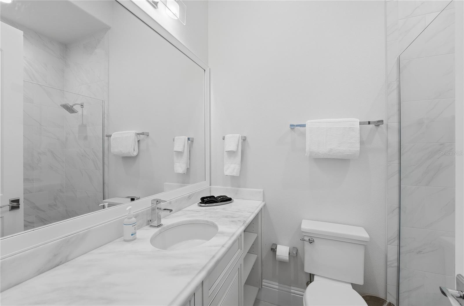 O6438655 Property Photo