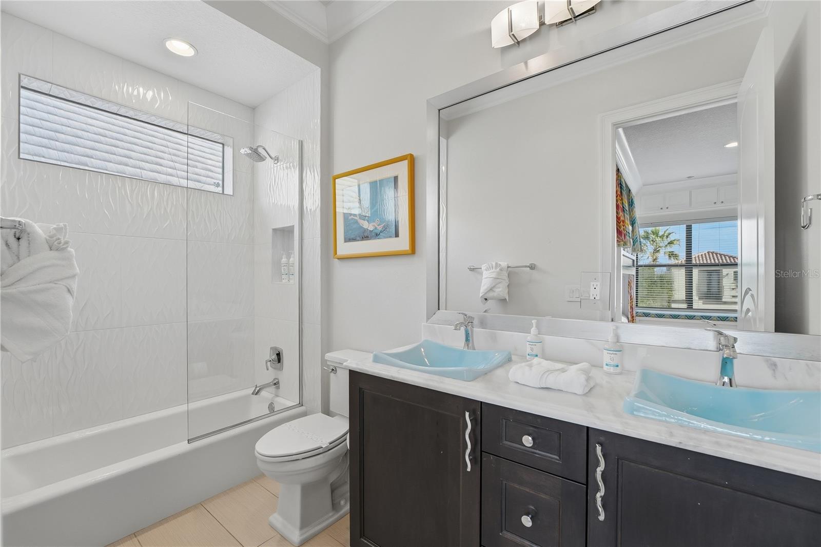 O6438655 Property Photo