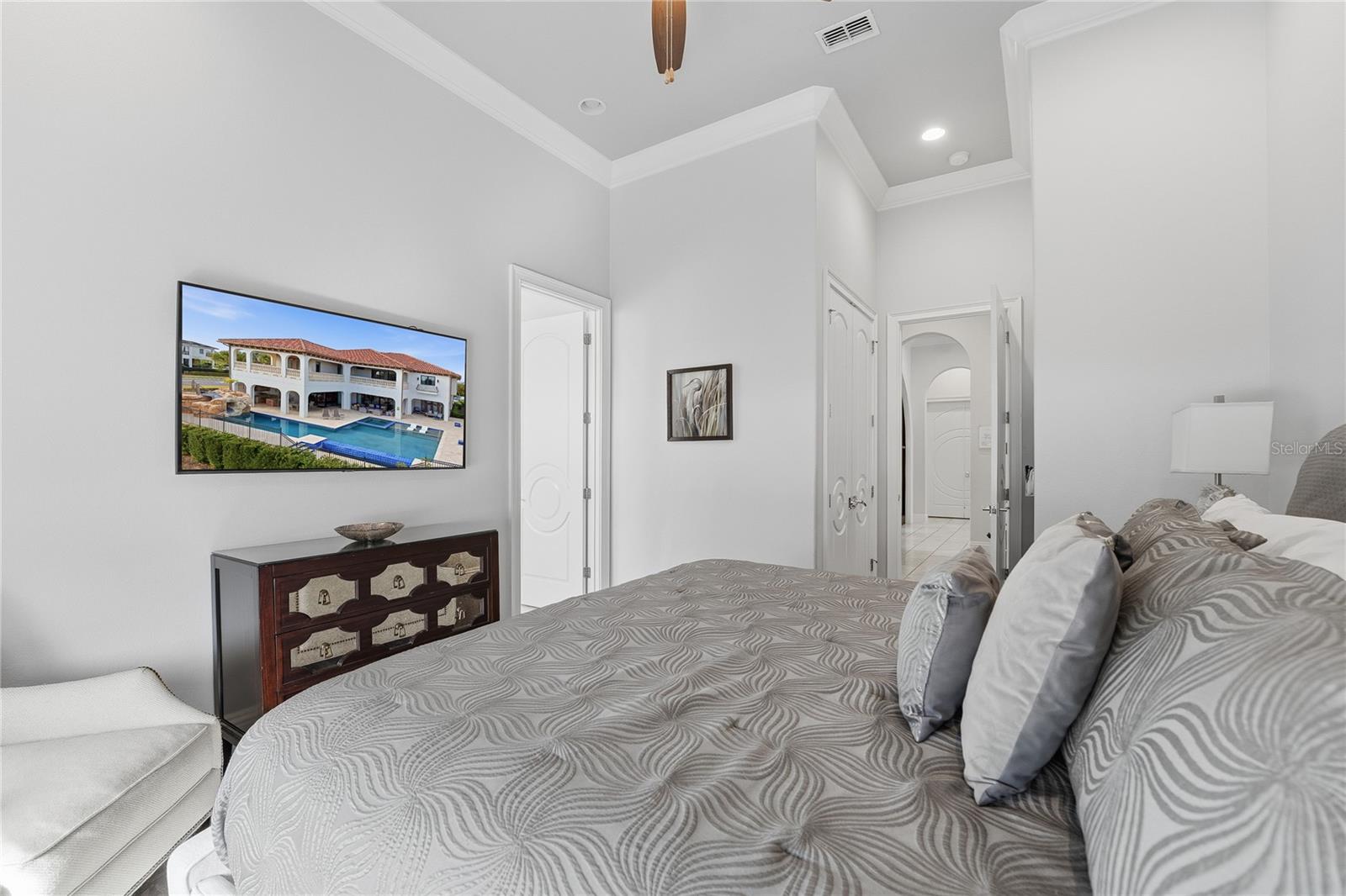 O6438655 Property Photo